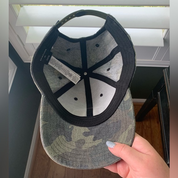 UNISEX Quicksilver SnapBack in camouflage - Picture 3 of 4